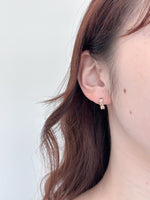 Load image into Gallery viewer, Elsie’s Shiny Small Hoop Earrings
