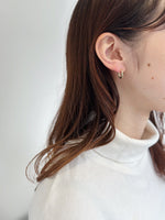 Load image into Gallery viewer, Sophia Hoop Earrings in Gold
