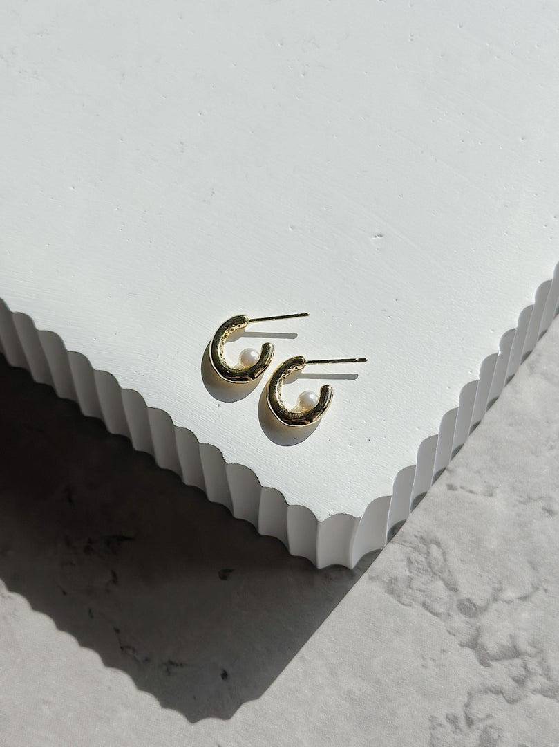 Ryui Half Hoop Pearl Earrings in Gold