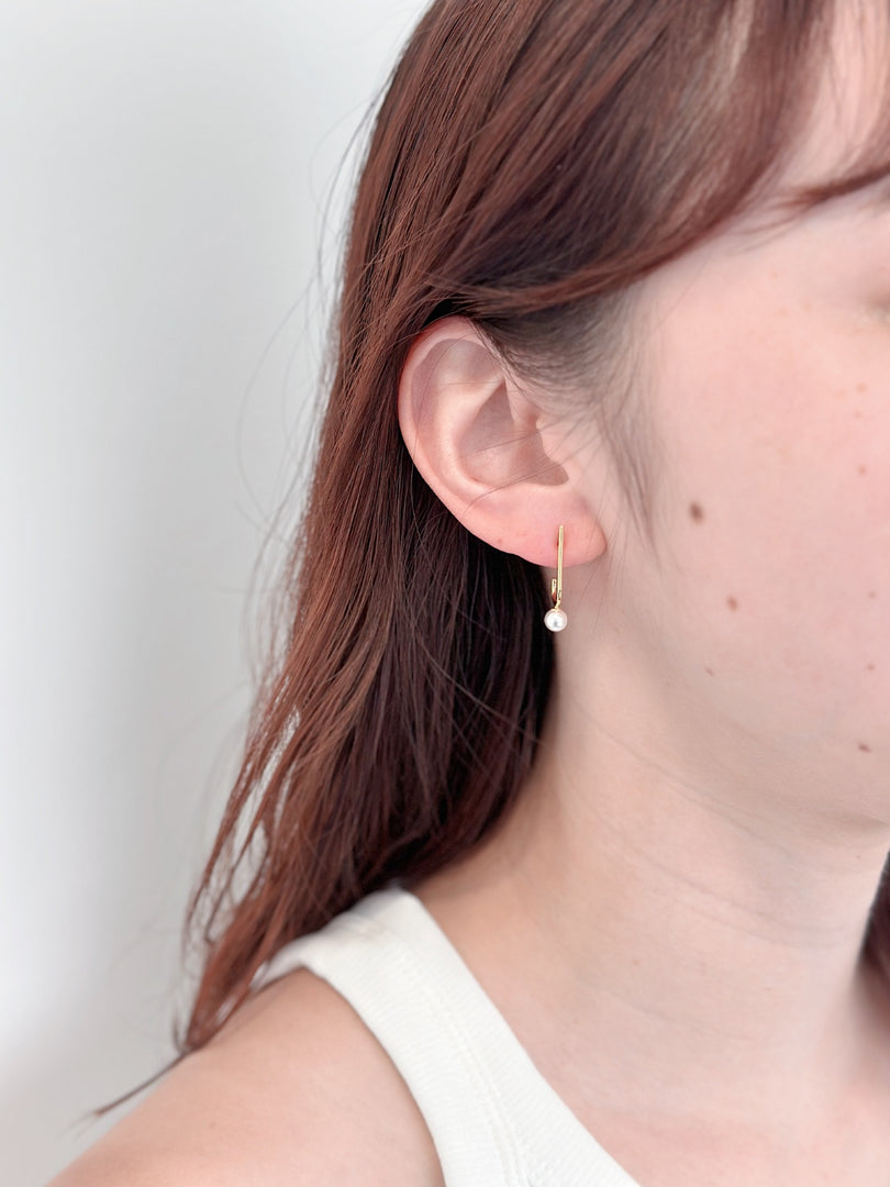 Julianne Pearl Earrings in Gold