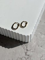 Load image into Gallery viewer, Tilla Hoop Earrings in Gold
