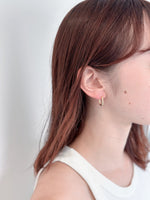 Load image into Gallery viewer, Tilla Hoop Earrings in Gold
