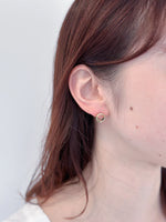 Load image into Gallery viewer, Daia Round Earrings in Gold
