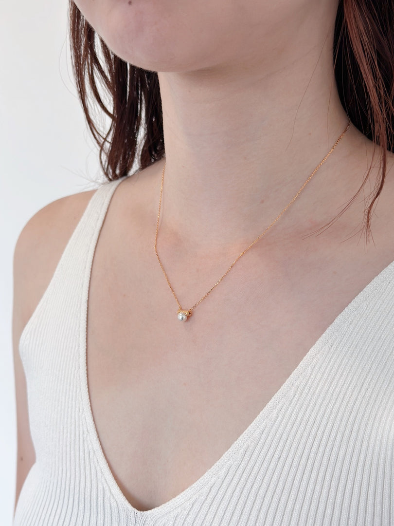 Lila Pearl Necklace in Gold